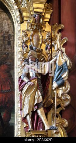 Statue der Heiligen auf dem Altar von Saint Maurice in der Kirche St. Leodegar in Luzern, Schweiz Stockfoto