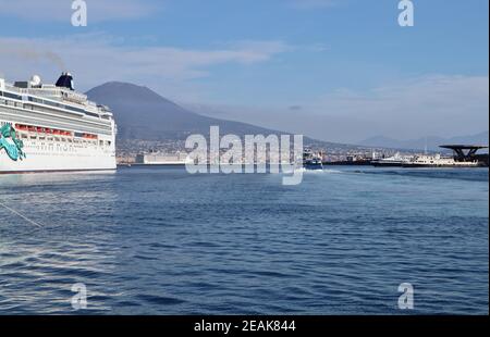 Napoli - Scorcio panoramico dal porto Stockfoto