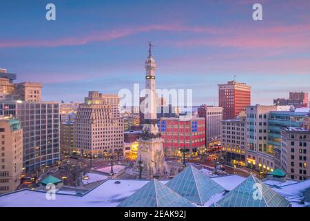 Downtown Indianapolis Skyline bei Dämmerung Stockfoto