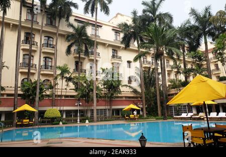 Oberoi Grand Hotel früher als das Grand Hotel bekannt, liegt im Herzen von Kalkutta an der Jawaharlal Nehru Road, Indien Stockfoto