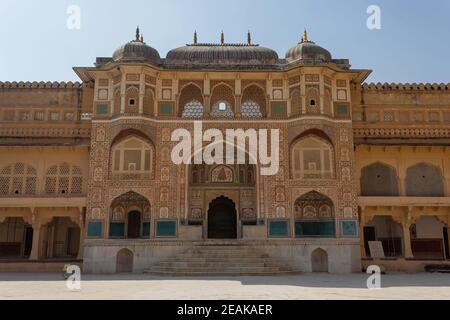 Haupteingang Tor von Sheesh Mahal oder Spiegel. Amber Palace, Jaipur, Rajasthan, Indien. Stockfoto