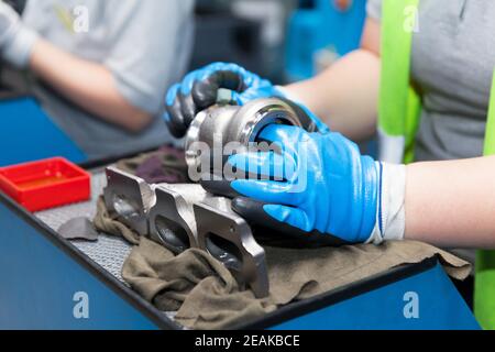 Produktion von Fahrzeugteilen in der Automobilindustrie Stockfoto