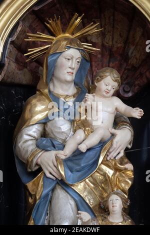 Saint Anne, Altar Statue in der Kirche St. Agatha in Schmerlenbach, Deutschland Stockfoto