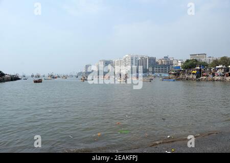 Fischerboote im Fischerdorf Colaba, am südlichen Ende der Stadt Mumbai, Indien Stockfoto