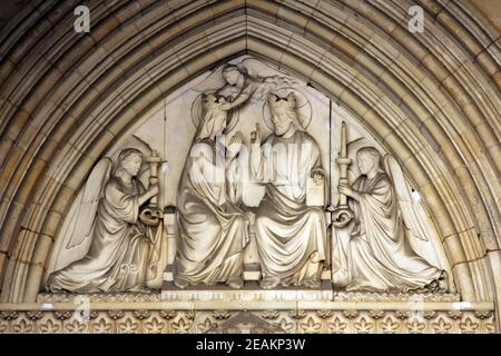 Paris, Sainte Chapelle Tympanon Maria Krönung Stockfoto