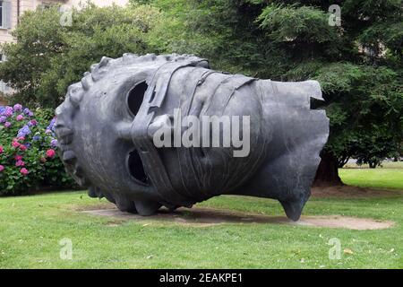 Berühmte Denkmal geformten Kopf namens 'Eros mit verbundenen Augen "Künstler Igor Mitoraj in Lugano, Schweiz Stockfoto