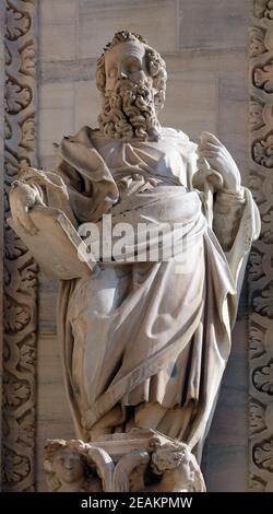 Apostel, Statue auf der Fassade der Mailänder Dom, Duomo di Santa Maria Nascente, Mailand, Lombardei, Italien Stockfoto