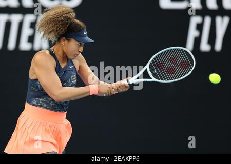 Melbourne, Australien. Februar 2021, 10th. 3rd Seed Naomi OSAKA aus Japan in Aktion gegen Caroline GARCIA aus Frankreich in einem 2nd Runde Spiel am Tag 3 der Australian Open 2021 auf Rod Laver Arena, in Melbourne, Australien. Sydney Low/Cal Sport Media. Kredit: csm/Alamy Live Nachrichten Stockfoto