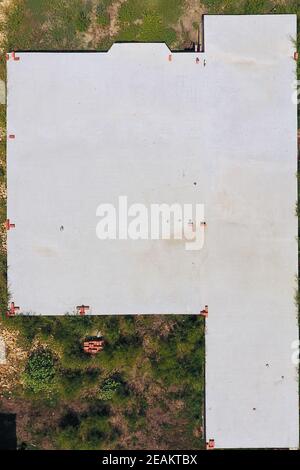 Das Fundament des Hauses im Bau. Blick von oben auf das Fundament des Hauses. Wohnungsbau Stockfoto