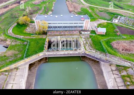 Wasser Pumpstation der Bewässerung der Reisfelder. Anzeigen Stockfoto