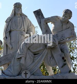 3rd Station des Kreuzes, Jesus fällt das erste Mal, Basilika Himmelfahrt der Jungfrau Maria in Marija Bistrica, Kroatien Stockfoto