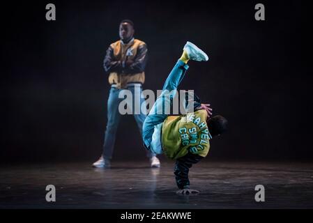 Yeah Yellow Perform Yeah Yellow Sunshine als Teil von Sampled in Sadler's Wells, London. Stockfoto