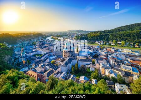 Panoramablick auf die Innenstadt von salzburg, österreich Stockfoto
