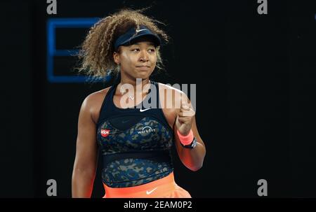 Melbourne, Australien. Februar 2021, 10th. Osaka Naomi aus Japan feiert beim Frauen-Einzelspiel gegen Caroline Garcia aus Frankreich bei den Australian Open im Melbourne Park in Melbourne, Australien, am 10. Februar 2021. Quelle: Bai Xuefei/Xinhua/Alamy Live News Stockfoto