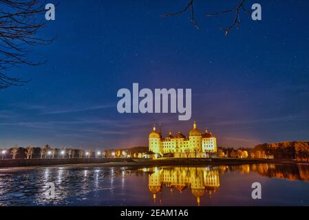 Schloss Moritzburg unter Nachthimmel 2 Stockfoto