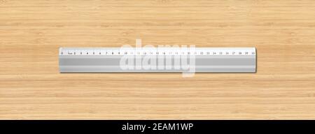Metalllineal isoliert auf Holzhintergrund Stockfoto