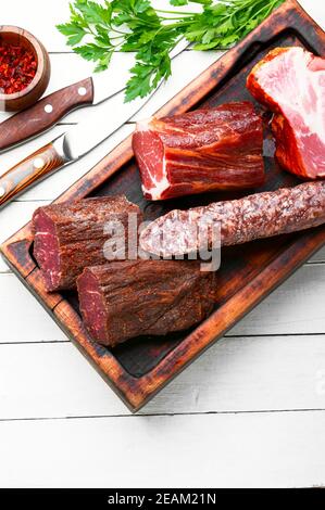 Schneidebrett von gehärtetem Fleisch Stockfoto