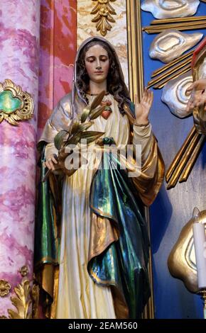 Unbefleckte Herz der Maria Statue am Altar in der Kirche der Heiligen Katharina von Alexandria in Krapina, Kroatien Stockfoto