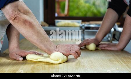 Handgemachte Pasta für Käse-Ravioli. Italienische Küche. Stockfoto