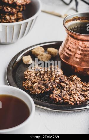 Banana Haferflocken Cookies mit türkischem Kaffee Stockfoto