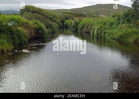 Clapper Bridge über Carrownisky River Ireland County Mayo Killeen Bunlahinch Stockfoto