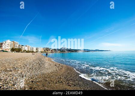 Panoramablick auf den Strand von La Malagueta an der Costa del Sol Stockfoto