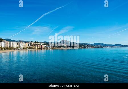 Panoramablick auf den Strand von La Malagueta an der Costa del Sol Stockfoto