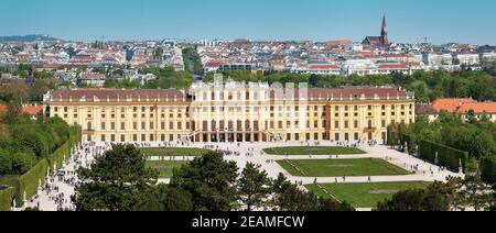 Schönen Park um Schloss Schönbrunn in Wien, Österreich Stockfoto