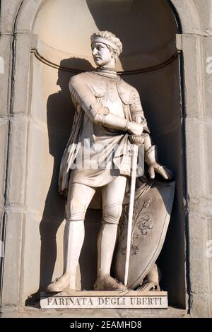 Farinata degli Uberti, Statue in den Nischen der Uffizien Colonnade in Florenz, Italien Stockfoto