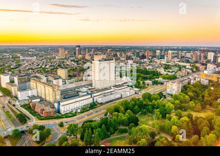 Nachtansicht des Erasmus Universitätskrankenhauses in Rotterdam, Niederlande Stockfoto