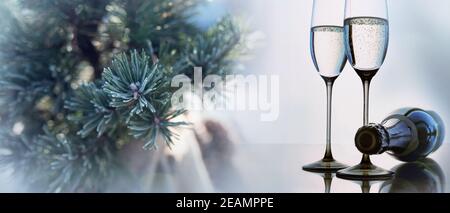 Champagner zur weihnachtsfeier Stockfoto