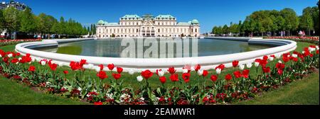 Um Volksgarten und National History Museum in Wien Stockfoto