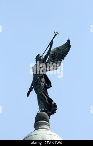 Engel des Sieges oben auf der Kuppel des Victoria Memorial, Kalkutta, Indien Stockfoto