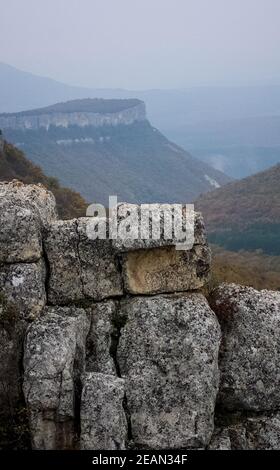 Die Felsen in Krim. Die Felsen der Felsen Krim. Die Ausgabe von Kalkstein Sediment Stockfoto