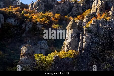 Die Felsen in Krim. Die Felsen der Felsen Krim. Die Ausgabe von Kalkstein Sediment Stockfoto