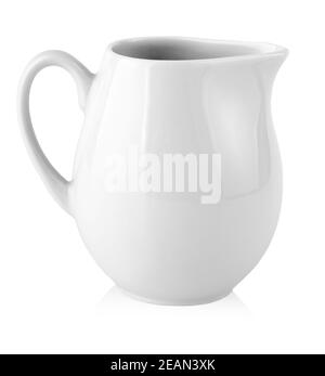 Milchkännchen für Milch auf weißem Hintergrund. Speicherplatz kopieren Stockfoto