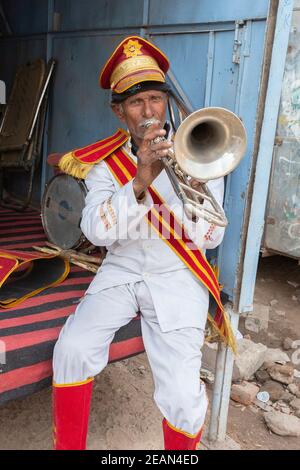 Bikaner Indien Porträt des Musikers in Band Uniform Stockfoto