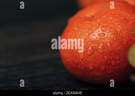 Orangen Nahaufnahme mit Wassertröpfchen auf dem Peel Stockfoto