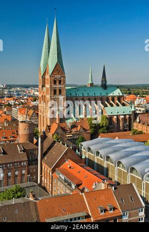 Marienkirche vom Turm der Peterskirche in Lübeck in Schleswig-Holstein, Deutschland Stockfoto