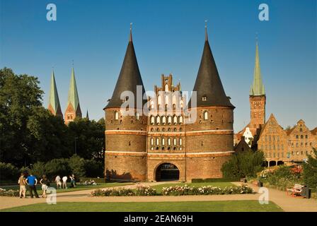 Holstentor, mittelalterliches Tor, Symbol der Stadt Lübeck in Schleswig-Holstein, Deutschland Stockfoto