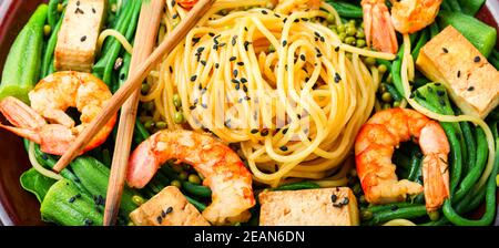 Spaghetti mit Garnelen Stockfoto