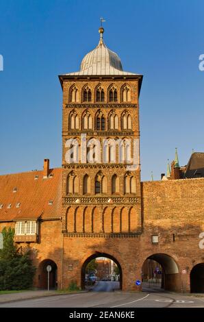 Burgtor, mittelalterlicher Turm, in Lübeck in Schleswig-Holstein, Deutschland Stockfoto