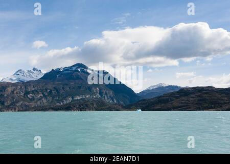 Navigation auf dem Argentino See, Patagonien Landschaft, Argentinien Stockfoto