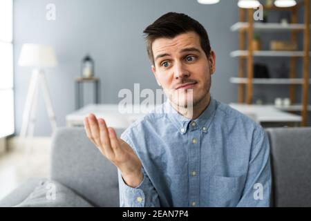 Deprimierter Unglücklicher Mann In Beratungsgespräch Stockfoto