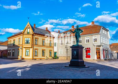 Torvet Platz in Fredrikstad mit Statue des Gründers der Stadt - König Fredrik II, Norwegen Stockfoto