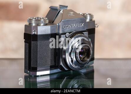 Zeiss Ikon Contaflex 1950s - alte Vintage-Filmkamera Stockfoto