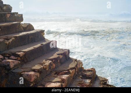 Steintreppen Ozean Hintergrund Felsen Stockfoto