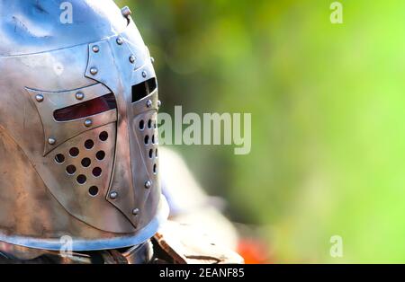 Helm eines mittelalterlichen Ritters. Nahaufnahme Stockfoto