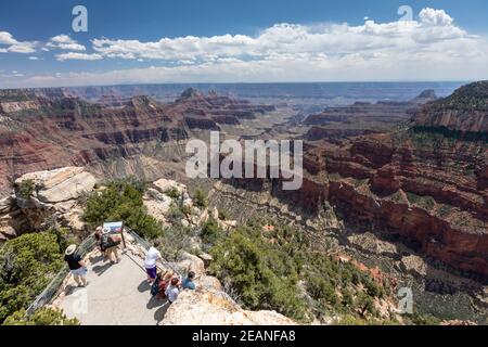 Blick auf den Nordrand des Grand Canyon National Park von Bright Angel Point, UNESCO-Weltkulturerbe, Arizona, USA Stockfoto