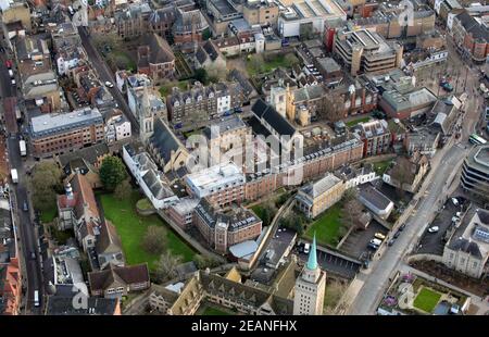 Luftaufnahme des St. Peter's College mit der Oxford Union Library im Hintergrund, Oxford Stockfoto